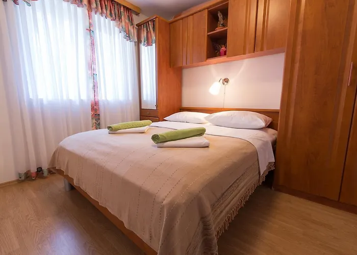 לינה וארוחת בוקר Stella Maris